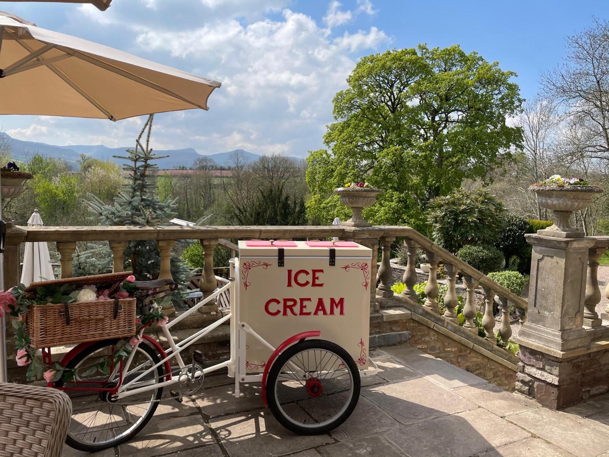 Peterstone Court Country House Restaurant & Spa Brecon Esterno foto